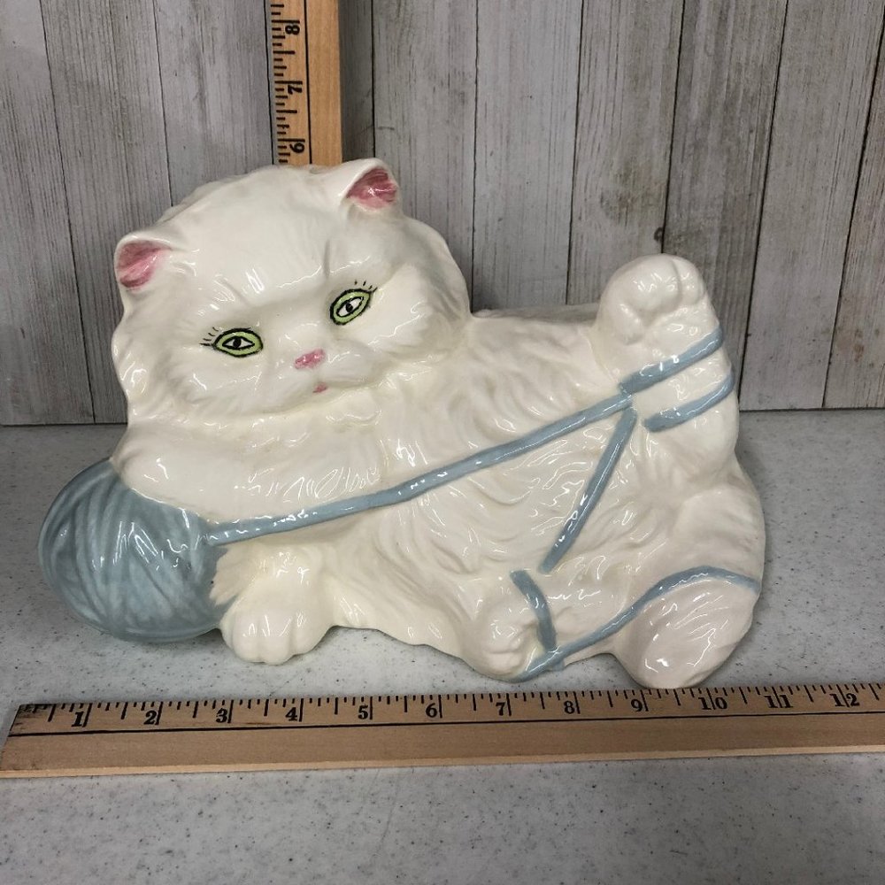 Big White Persian Kitty Cat Playing w/ Blue Yarn - Picture 11 of 11